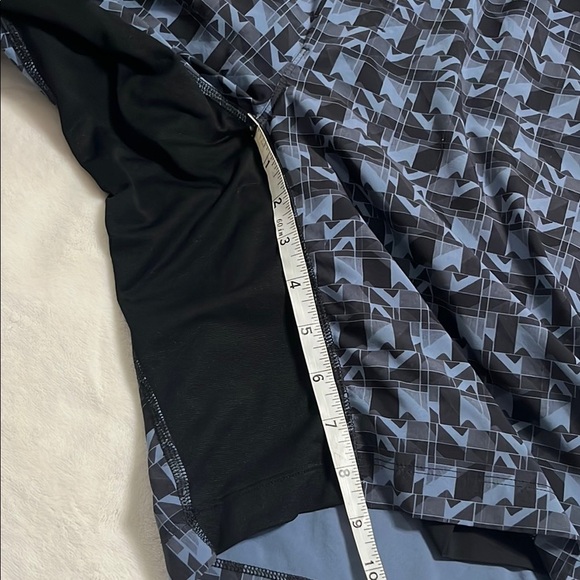 lululemon athletica Black and Blue Patterned Men Shorts - Picture 7 of 8